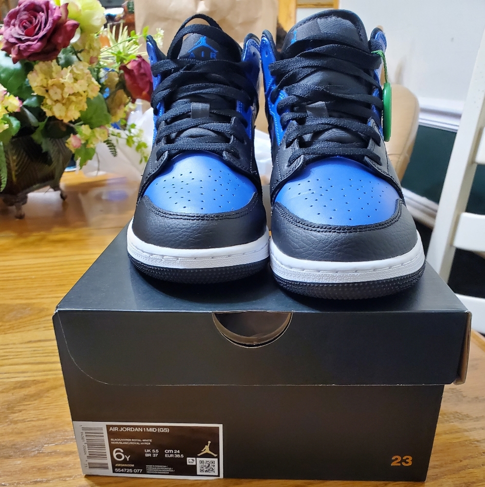 Jordan 1 mid hyper royal gs